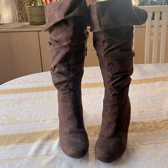 Imitation suede brown heeled boots size 8 - Picture 3 of 12